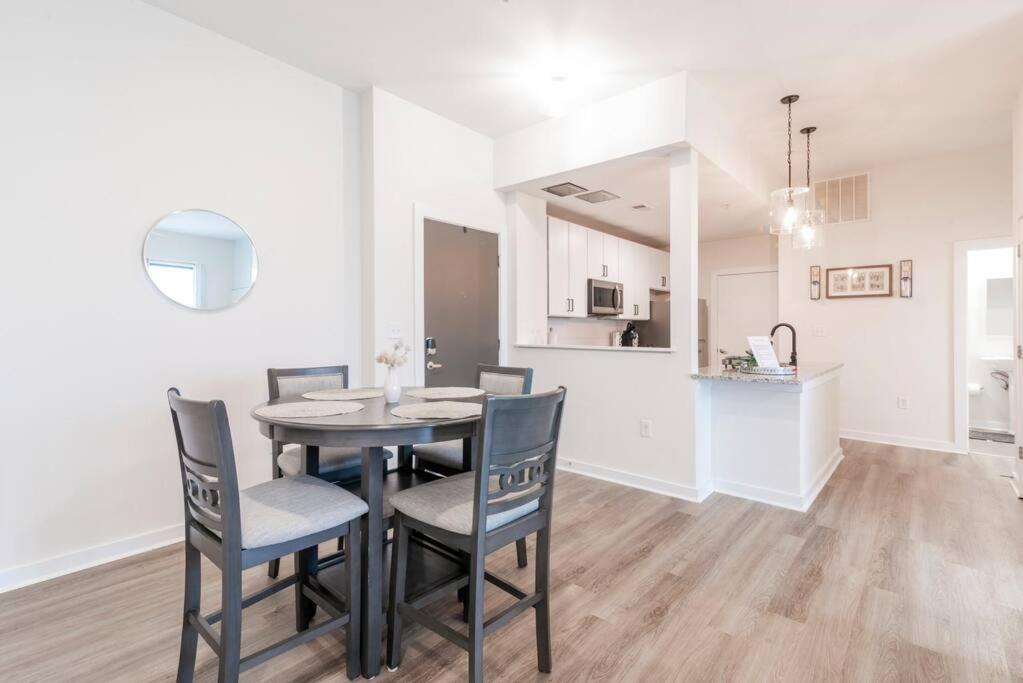 Charming Cozy Apartment With Wi-Fi & Free Parking Charlotte Esterno foto