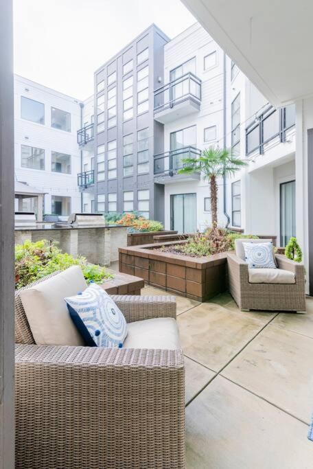 Charming Cozy Apartment With Wi-Fi & Free Parking Charlotte Esterno foto