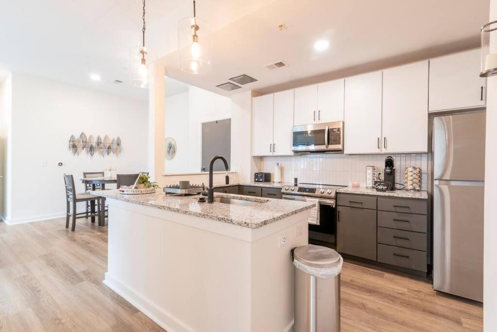 Charming Cozy Apartment With Wi-Fi & Free Parking Charlotte Esterno foto