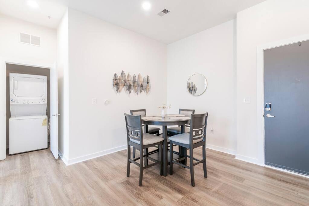 Charming Cozy Apartment With Wi-Fi & Free Parking Charlotte Esterno foto