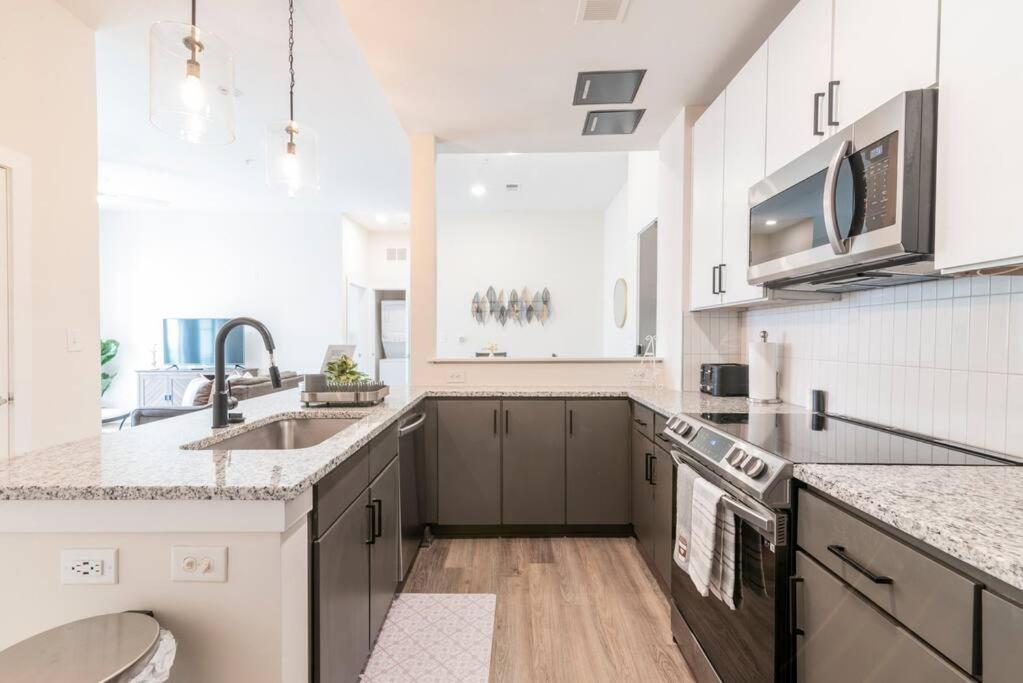 Charming Cozy Apartment With Wi-Fi & Free Parking Charlotte Esterno foto