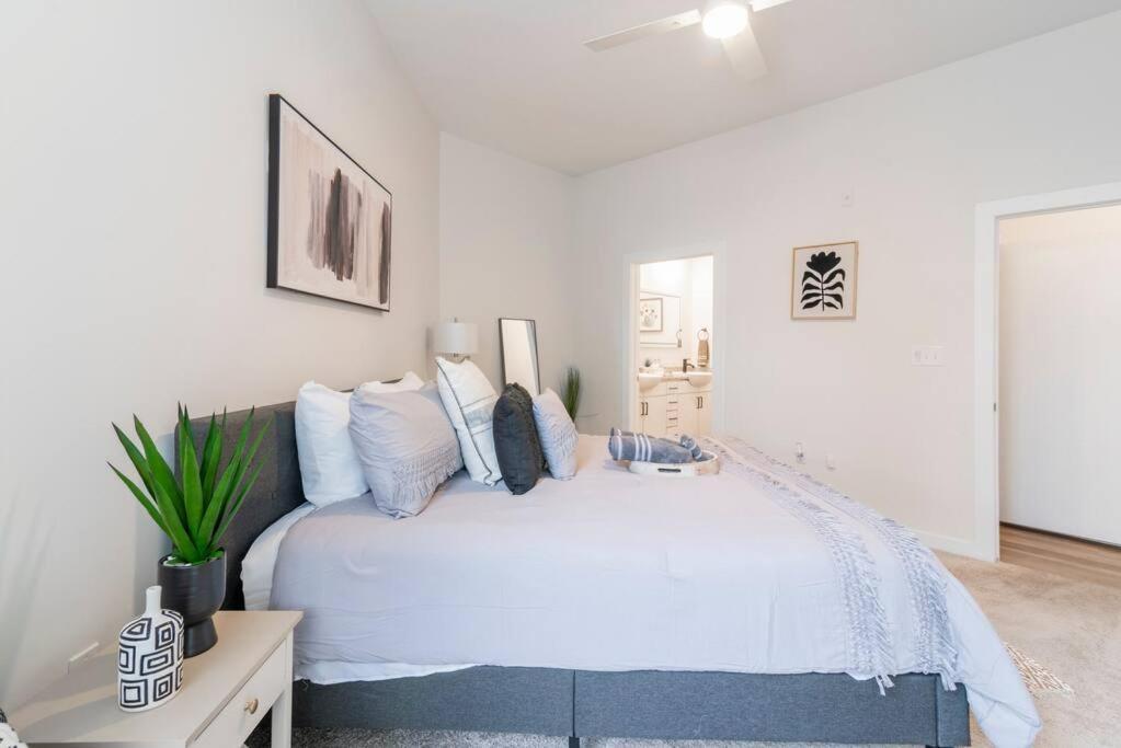 Charming Cozy Apartment With Wi-Fi & Free Parking Charlotte Esterno foto
